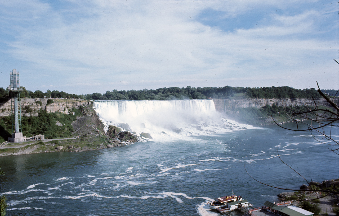 72-08-01, 113, America Falls, Niagara, Ontario, Ca