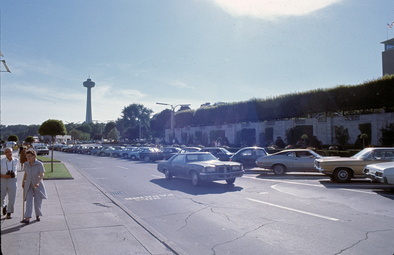 72-08-01, 122, Dinning Tower, Niagara, Ontario, Ca