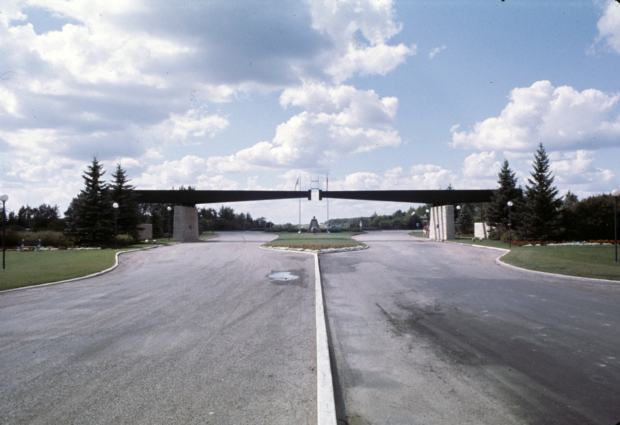 72-08-01, 165, International Peace Gardens, ND - Manitaba, Ca