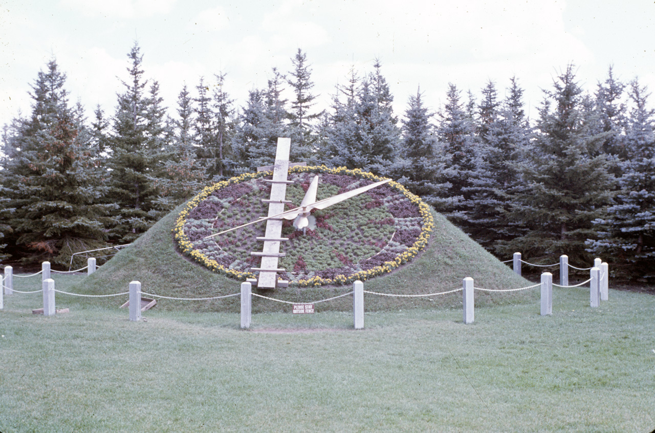 72-08-01, 166, International Peace Gardens, ND - Manitaba, Ca