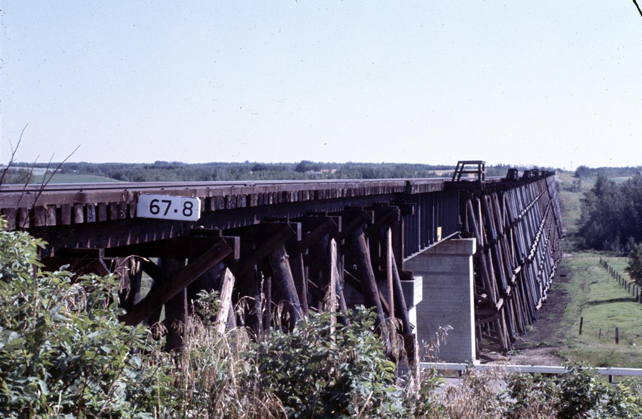 72-08-01, 175, Wooden Train Bridge, Rt 43 in Albertra, Ca