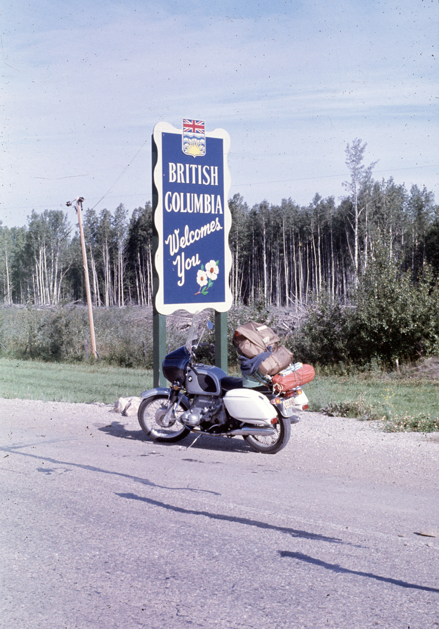 72-08-01, 176, 1970 BMW R750S Entring British Columbia, Ca