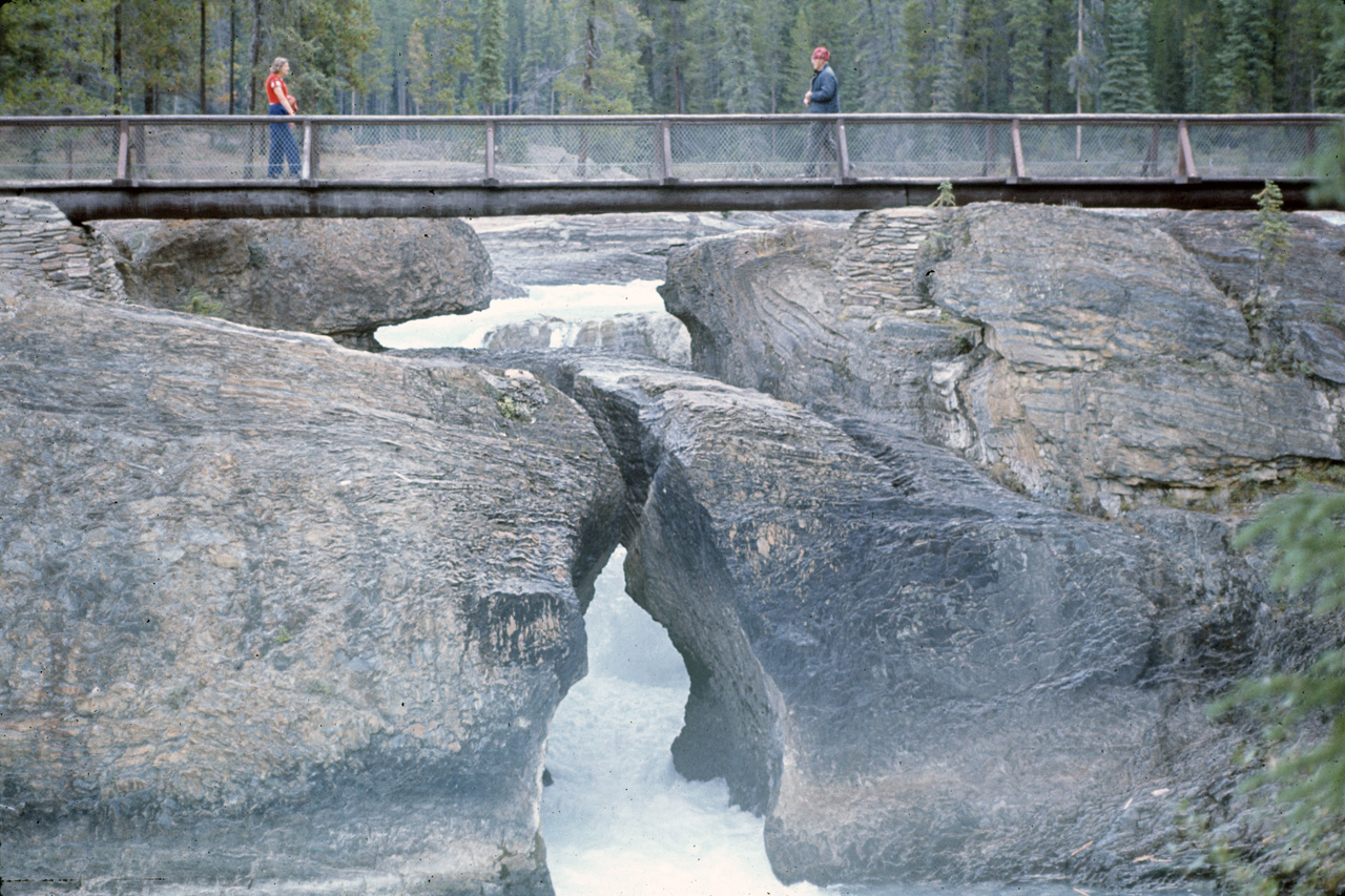 72-09-15, 266, Yoho Park, Natural Bridge, BC, Ca