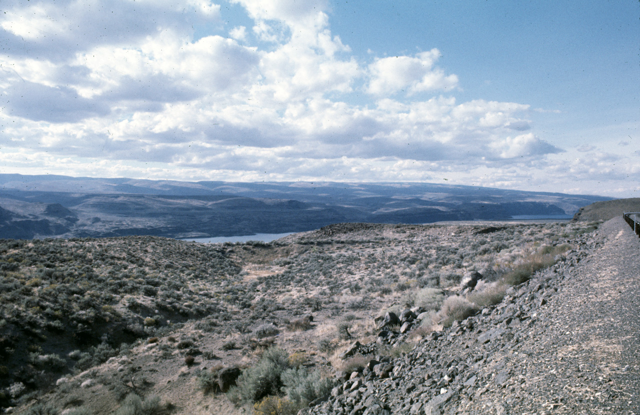 72-09-25, 318, Rt 90, Road Side View, Washington