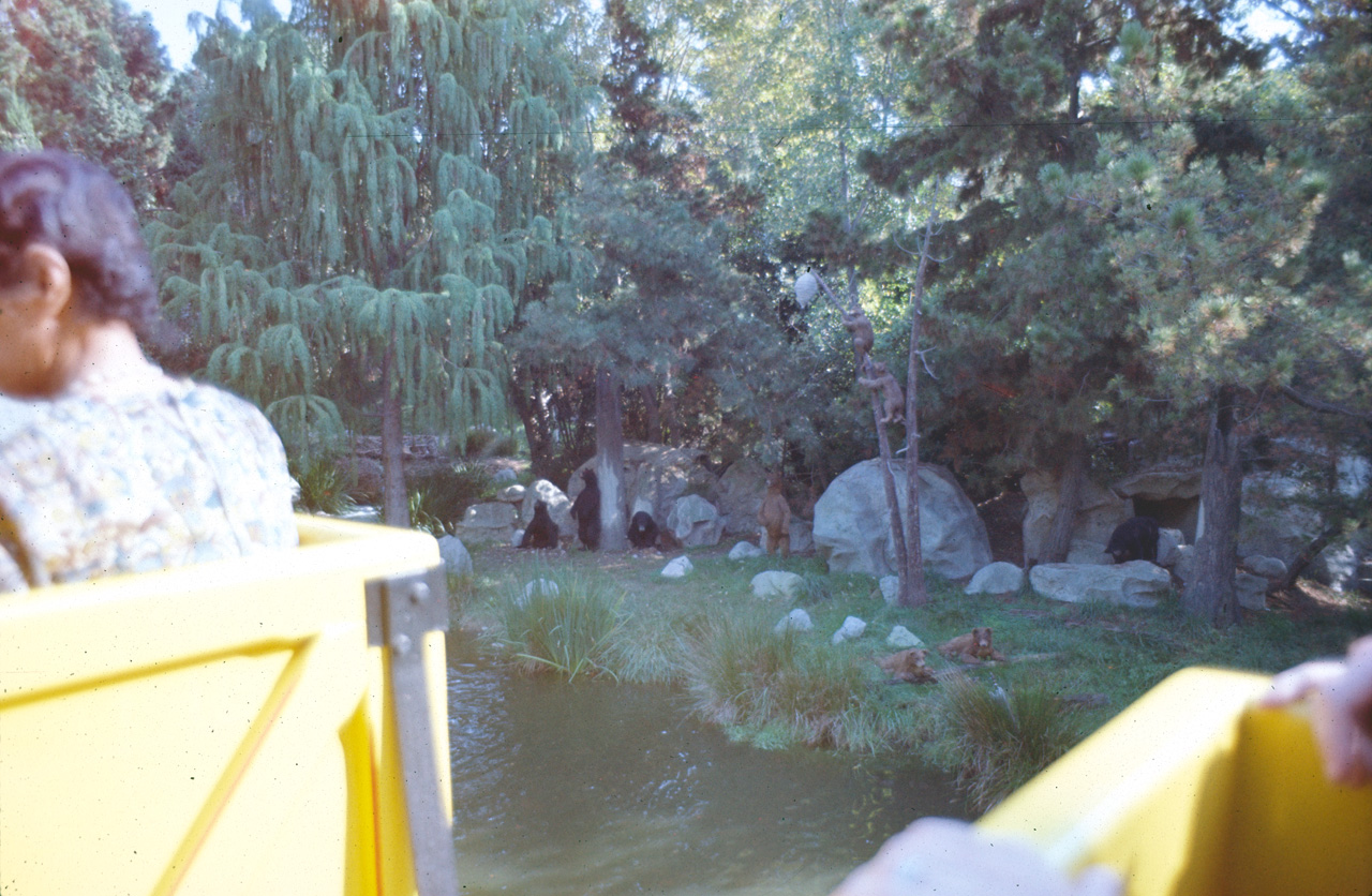 72-10-01, 135, Disneyland, California