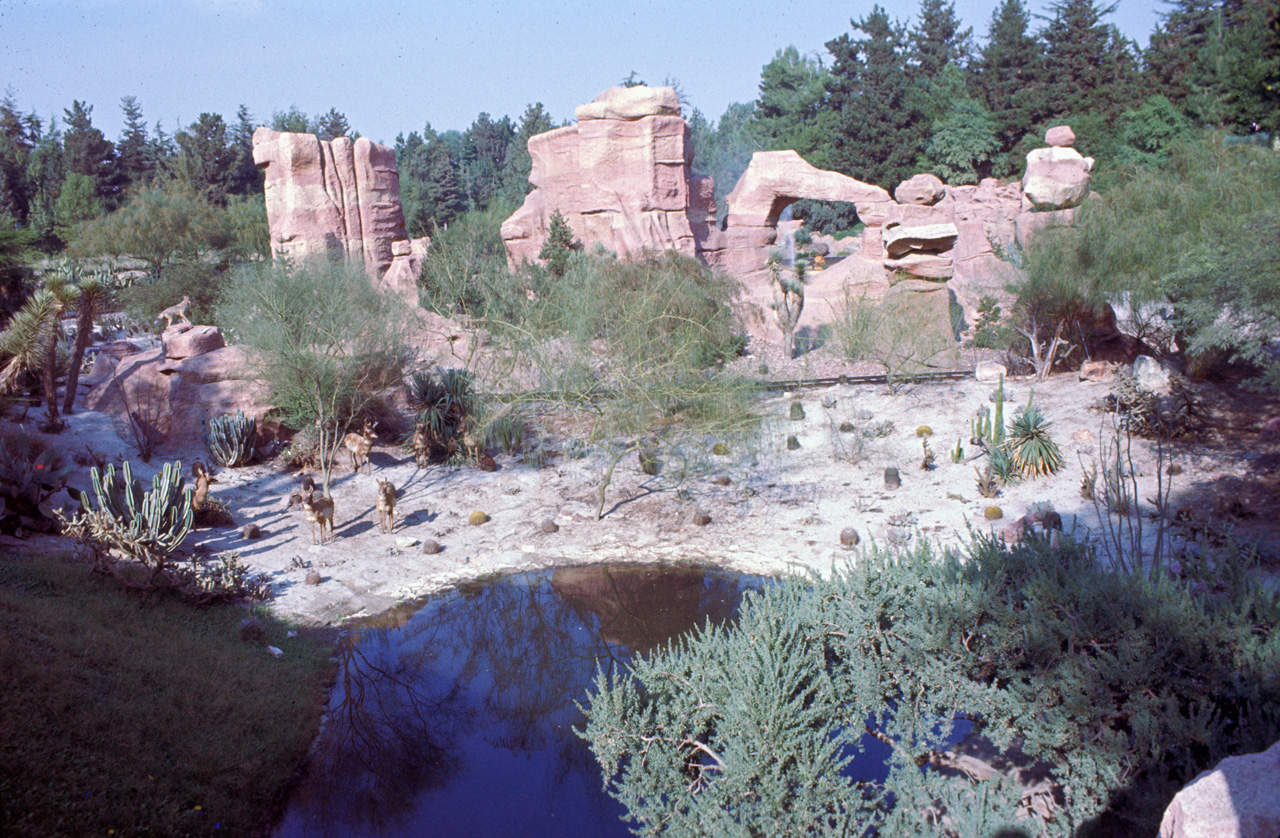 72-10-01, 137, Disneyland, California