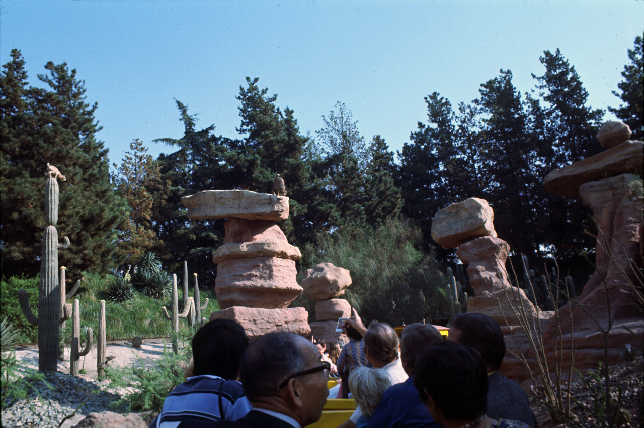 72-10-01, 142, Disneyland, California