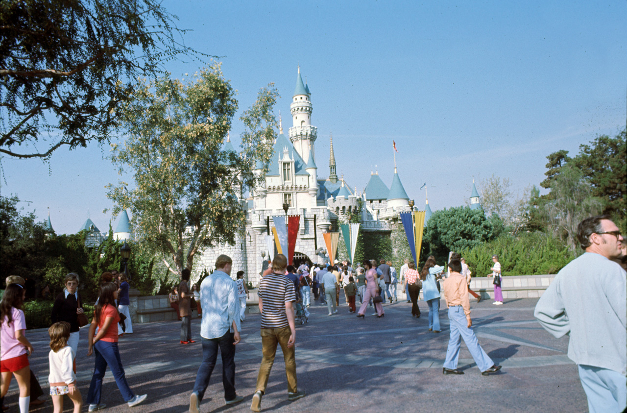 72-10-01, 143, Disneyland, California