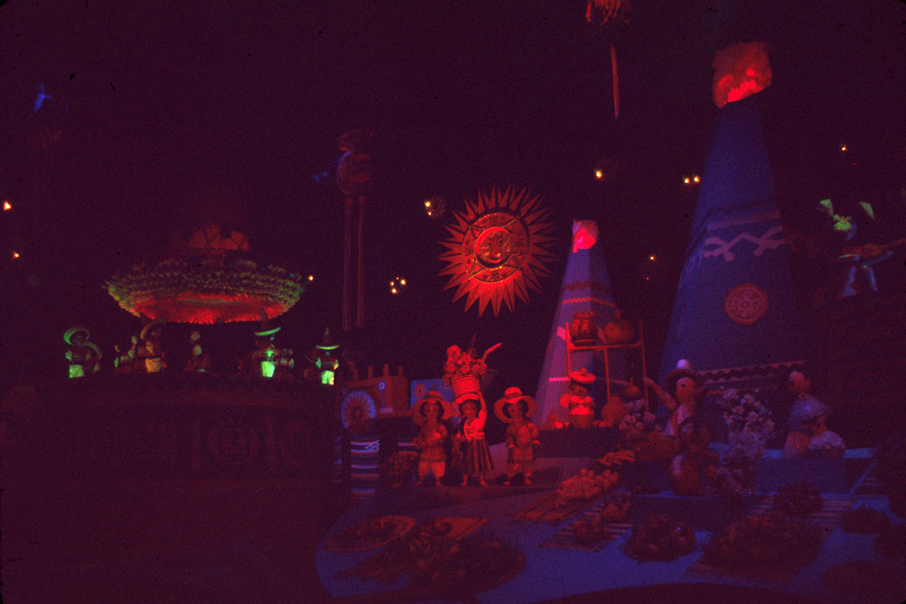 72-10-01, 156, Disneyland, California