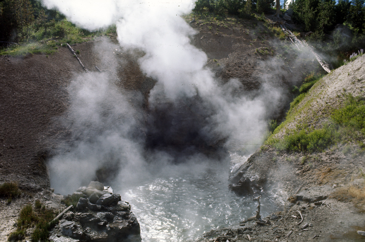 74-06-09, 102, Yellowstone Nat Park, Wyoming