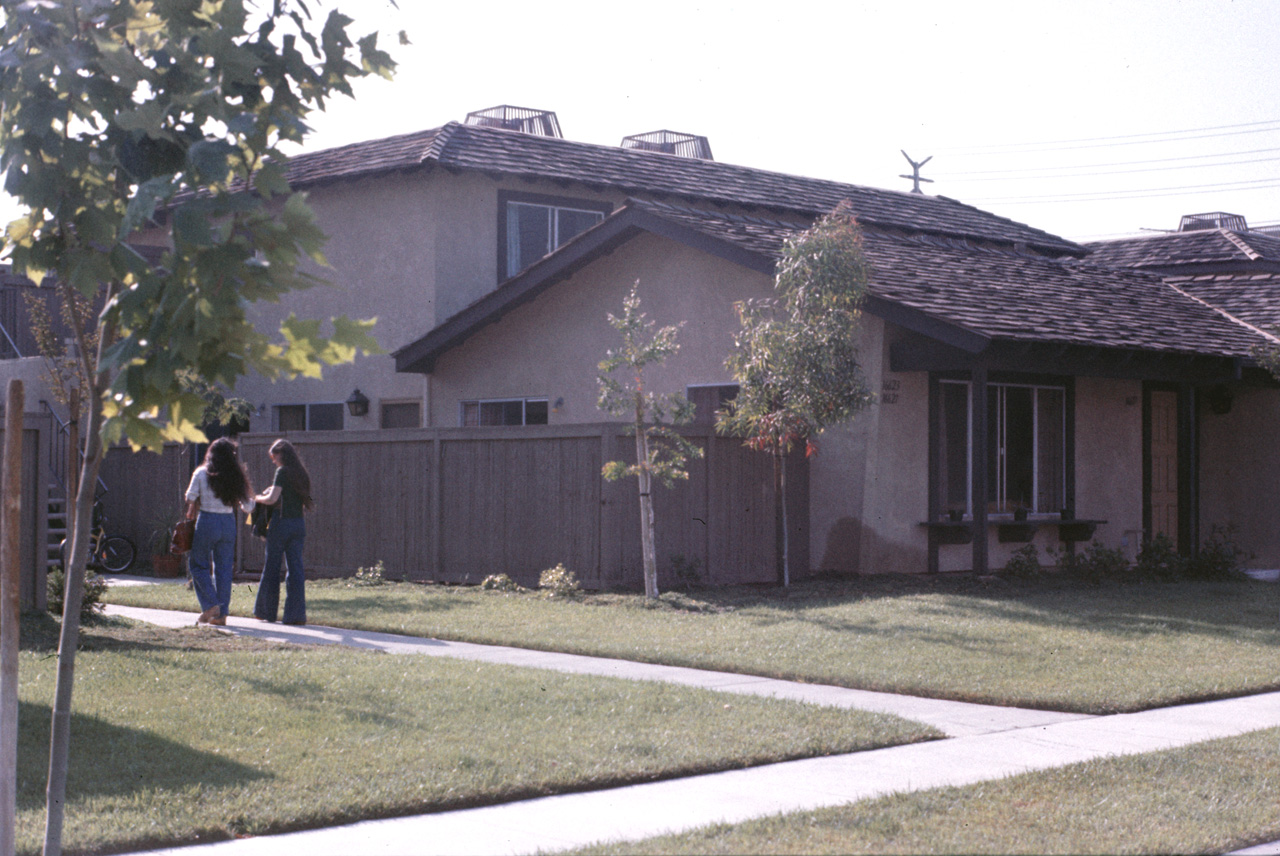 75-07-10, 011, Ernie & Diane DeJacomo, Cersitos, Calif