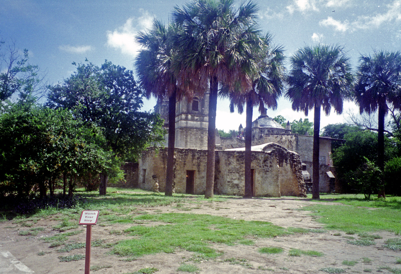 97-06-26, 17, Church near the Alamo, San Antonio, TX