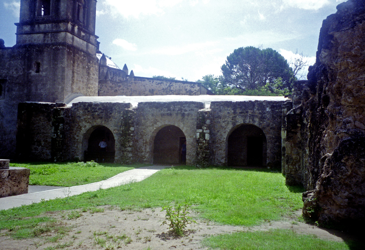 97-06-26, 18, Church near the Alamo, San Antonio, TX