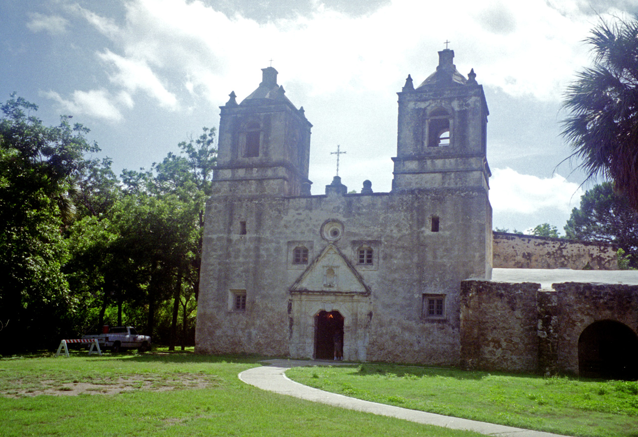 97-06-26, 19, Church near the Alamo, San Antonio, TX