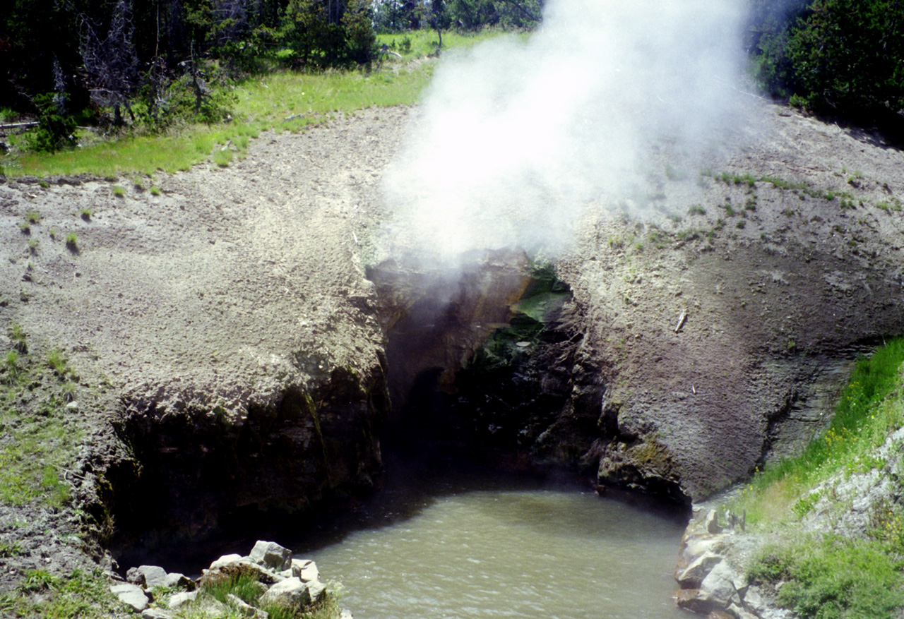 98-07-13, 39, Yellowstone Nat Park, Wyoming