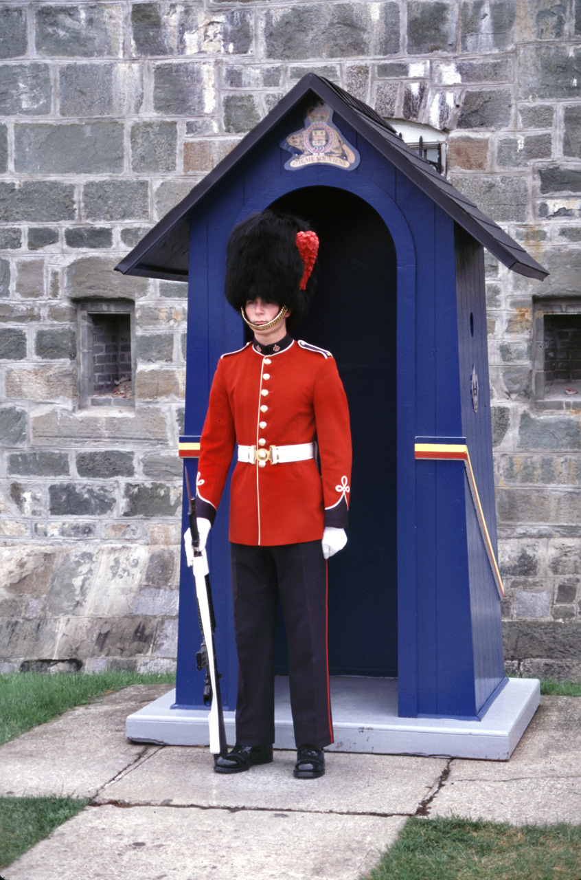 01-08-22, 073, Guard at the Citadelle, Quebec